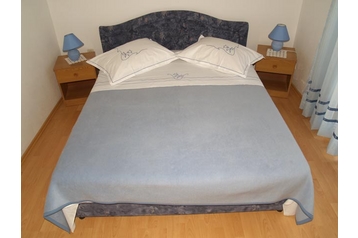 Chorwacja Privát Okrug Donji, Zewnątrz